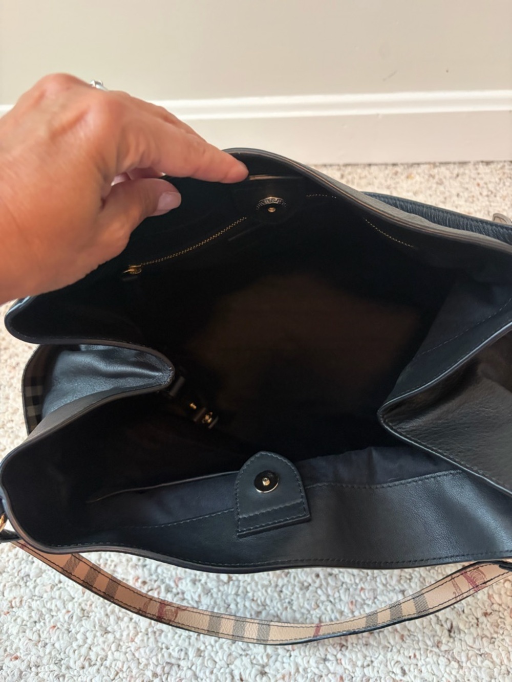 Burberry Canterbury Tote Handbag - Picture 4 of 5